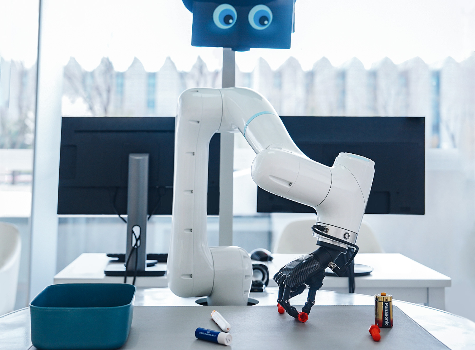 具身智能“眼腦手”機(jī)器人平臺(tái)